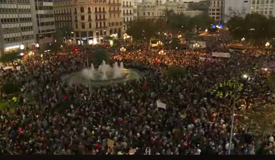 _PabloFdez_'s tweet photo. Mazón dimisión.

#MazonDimissió https://t.co/3ba0HR8gc6