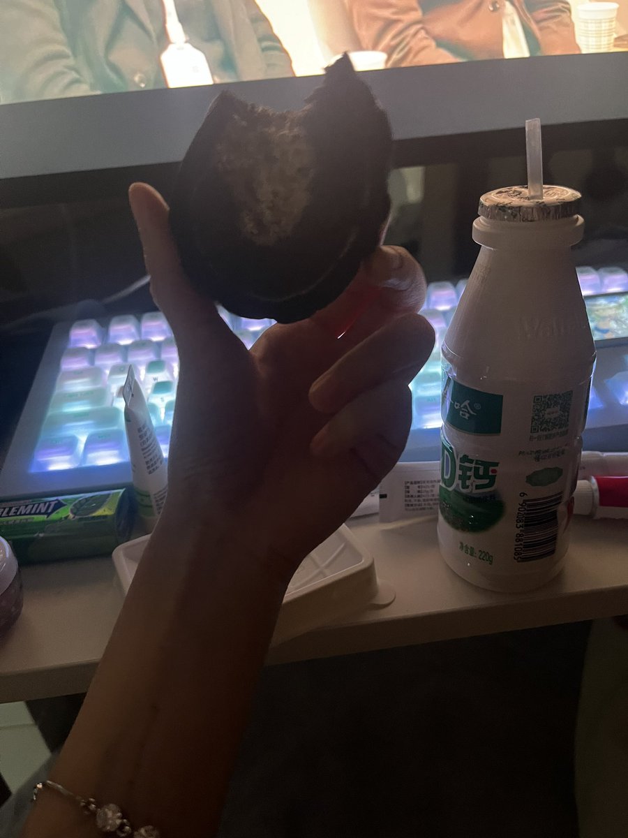 抽奖贴🎁
好好吃。请你们吃好利来虎皮蛋糕。老板还钱了抽五个52请大家吃小蛋糕。🍰
转发+关注+评论+点赞
明天醒了开奖