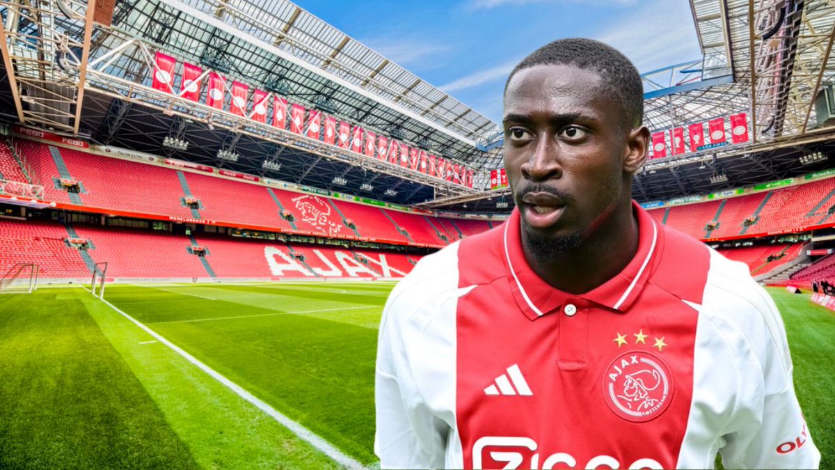 Ans__AMS's tweet image. Tijd om deze man terug te halen naar Amsterdam. Lijkt mij dè gewenste versterking op de vleugel 🪽 

Bergwijn weg, heb je met Forbs 1 speler met diepgang zonder bal. Onder Farioli kan hij toch uitgroeien tot een sensatie?! 🤔 #forbs #ajax #tweaja