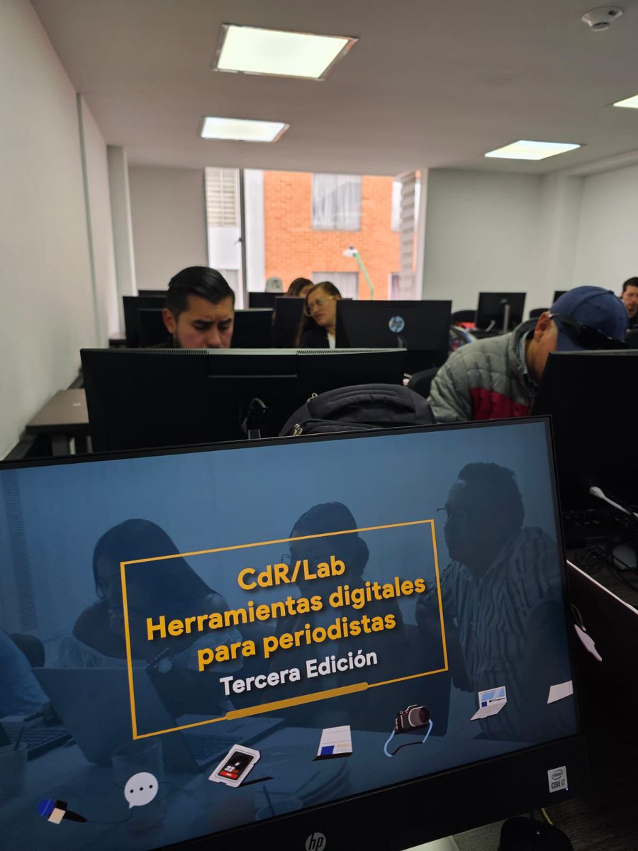 CdR_'s tweet photo. Arrancamos los talleres regionales del CdR/Lab Herramientas digitales para periodistas en Zipaquirá junto a @Isagrar. Los participantes aprendieron sobre Google Lens, Pinpoint, Flourish y Google Notebook, gracias al apoyo de @GoogleColombia . https://t.co/nYXdGMx3YO