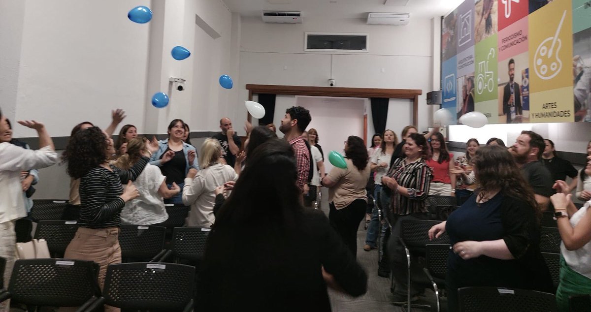 GSilvera06's tweet photo. En el Salón de Actos @UTU_Uruguay docentes del CEA 183 Nelson Mandela y del Colegio Bethesda cierran la línea centro a centro @lared_uy @Ceibal_Uy con una jornada enriquecedora de formación e intercambio junto a @RaquelKatzkowic.
#AprenderMas
#docentes
#EducacionPublica🇺🇾 https://t.co/3k52Y1wpek