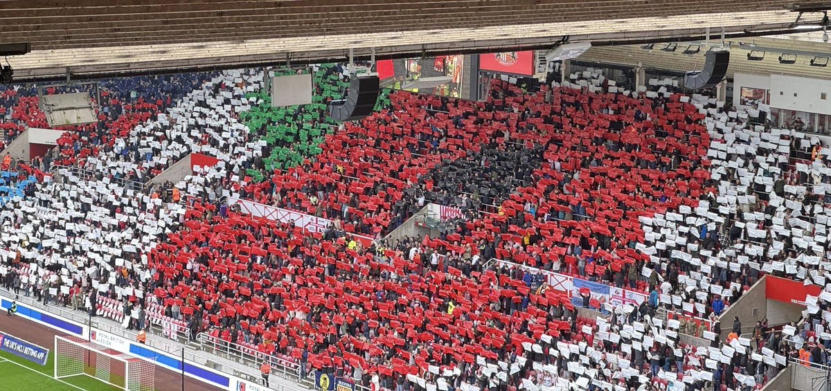 ukcasuals2's tweet photo. Great display @ the stadium of light by Sunderland n o white poppy shite here!!!!! https://t.co/Zn91DP0j7I