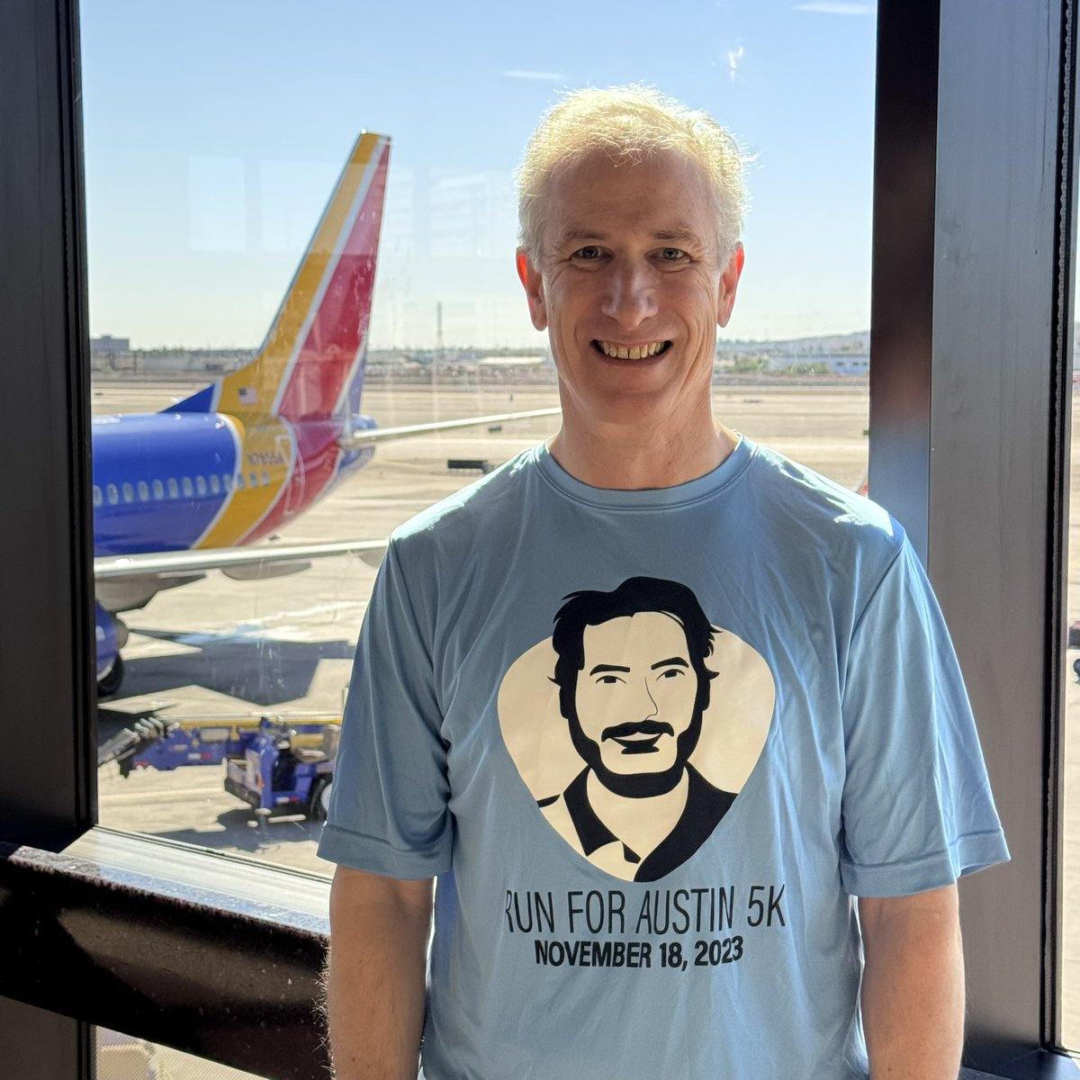 ptalamantes's tweet photo. I’m spending today’s #RunForAustin  with @SouthwestAir and  @PhoenixAirport.  This is last year’s shirt but the same resolve to see Austin come home to his family soon. Let’s #FreeAustinTice, @POTUS, @SecBlinken, @JakeSullivan46 and @StateSPEHA. #Journalism #Syria https://t.co/jvJfSHV8gf