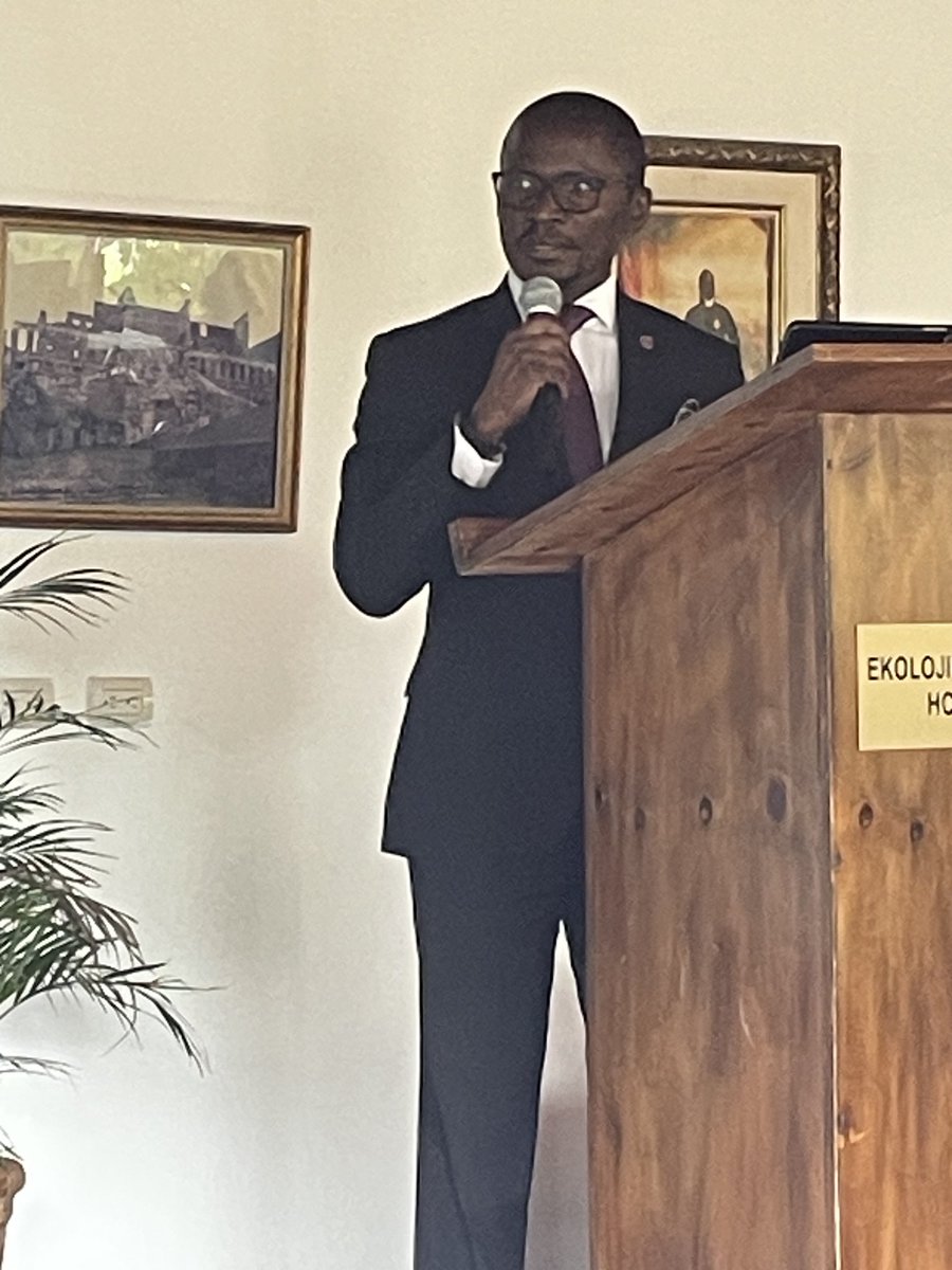 PharelKesner's tweet photo. Intervenant à la dernière journée du Symposium des Ch. Comm. et d’Industr. du Corridor Nord, Dr Cayemitte a indiqué que la gourde haïtienne a connu une appréciation de 2% par rapport au dollar au cours de l’exercice fiscal se stabilisant autour de 131 gourdes en septembre 2024. https://t.co/2IoUX1FznQ