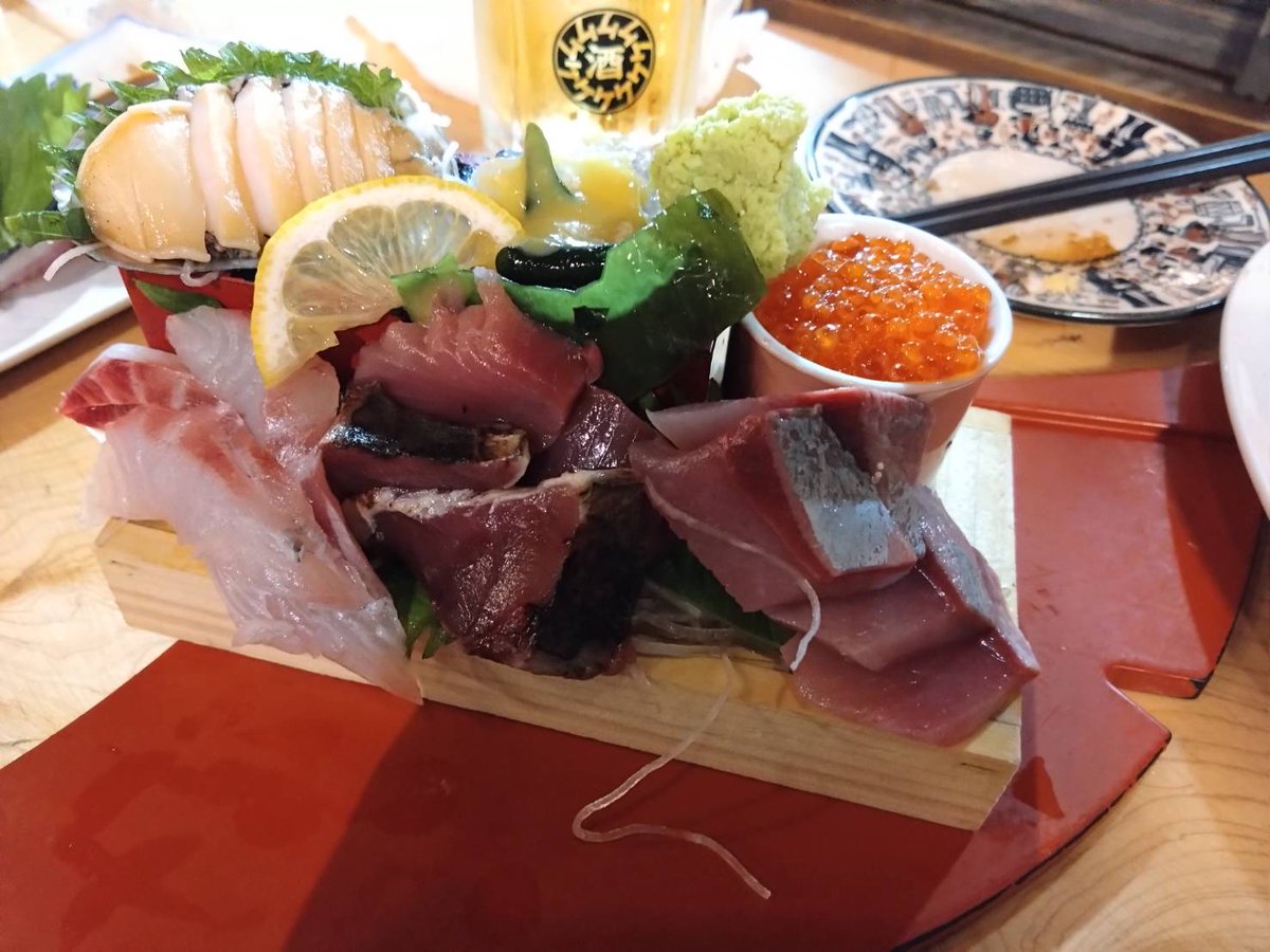 最近冷え込んできたので流石にエアコンをつけるのを止めたスタッフTです！
先日生まれて初めて立ち飲みというものを体験してきました！
難波にある「酒解」さんというお店だったんですがめっちゃ安いのに新鮮で美味しいお刺身が食べられるうえに飲み物がめちゃ安くて最高でした！
是非皆さん【文字数】
