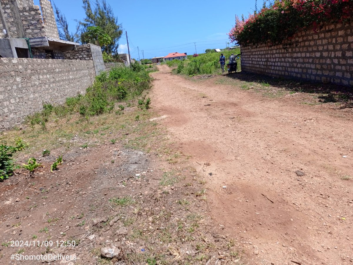 ShomotoRealtorz's tweet photo. Prime Mtwapa - Maweni 1/2 Acre @KES 5.9M Negotiable. Near Maweni -Mtwapa Primary 
Highly sorted area
Accessible
Good neighborhood
Title deed ready  
 Ideal For: Residential,  Apartments, Church, School, etc 
 #MtwapaHotDeals #Mtwapa #Plots
#BestPropertyCompanyKe 
#ShomotoDelivers https://t.co/vjDNiTf20V