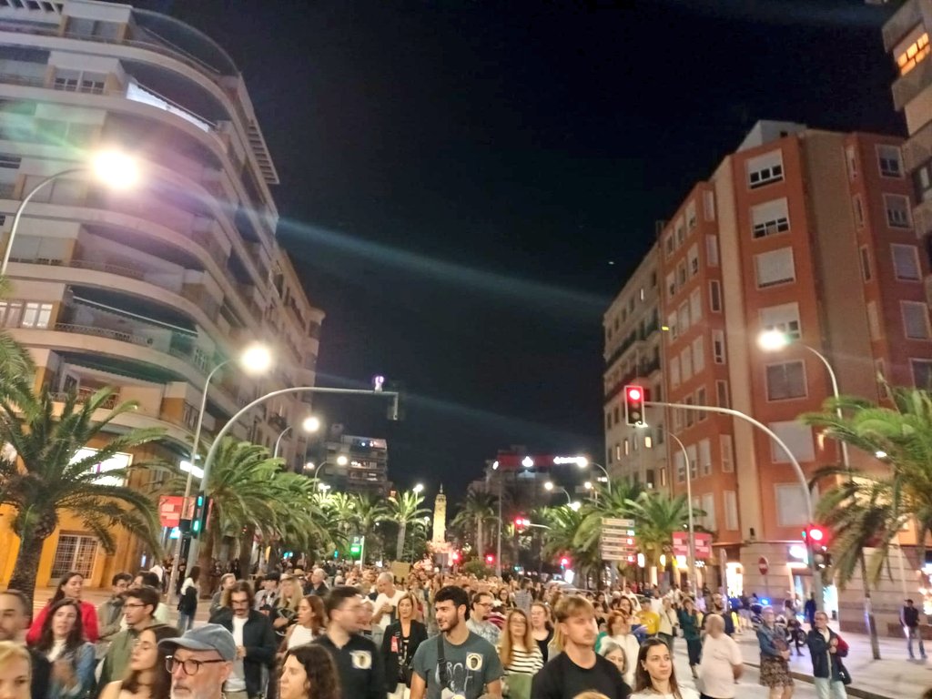 escolatv's tweet photo. 📣 #MazonDimissió a Alacant https://t.co/jBkicqoa2c