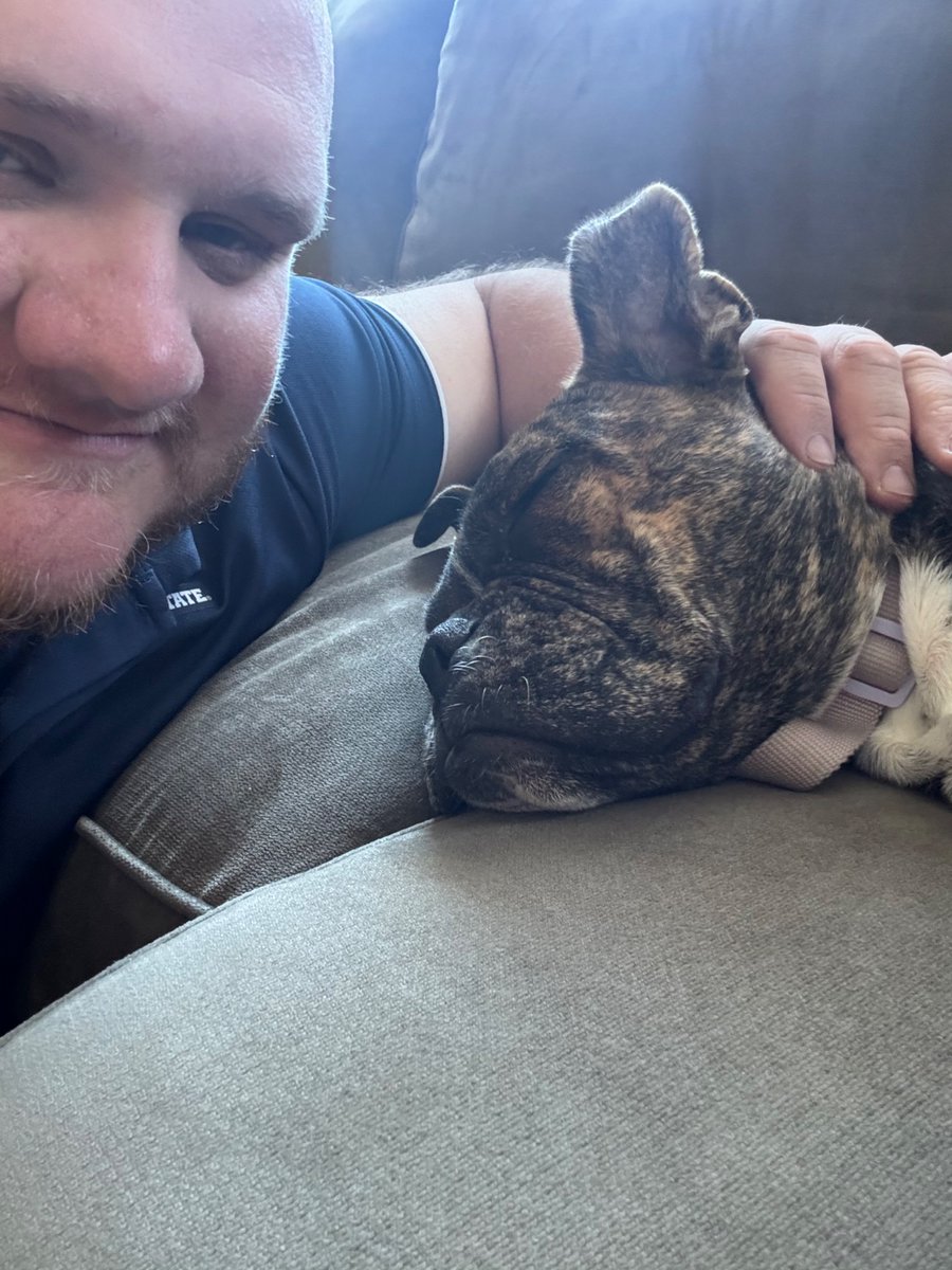 itsRyanMLee's tweet photo. @KirkHerbstreit @CollegeGameDay Love and condolences on your family’s loss @KirkHerbstreit . From Miss Chilli and me! 🙏🏻 https://t.co/Gw6ot2e8jN