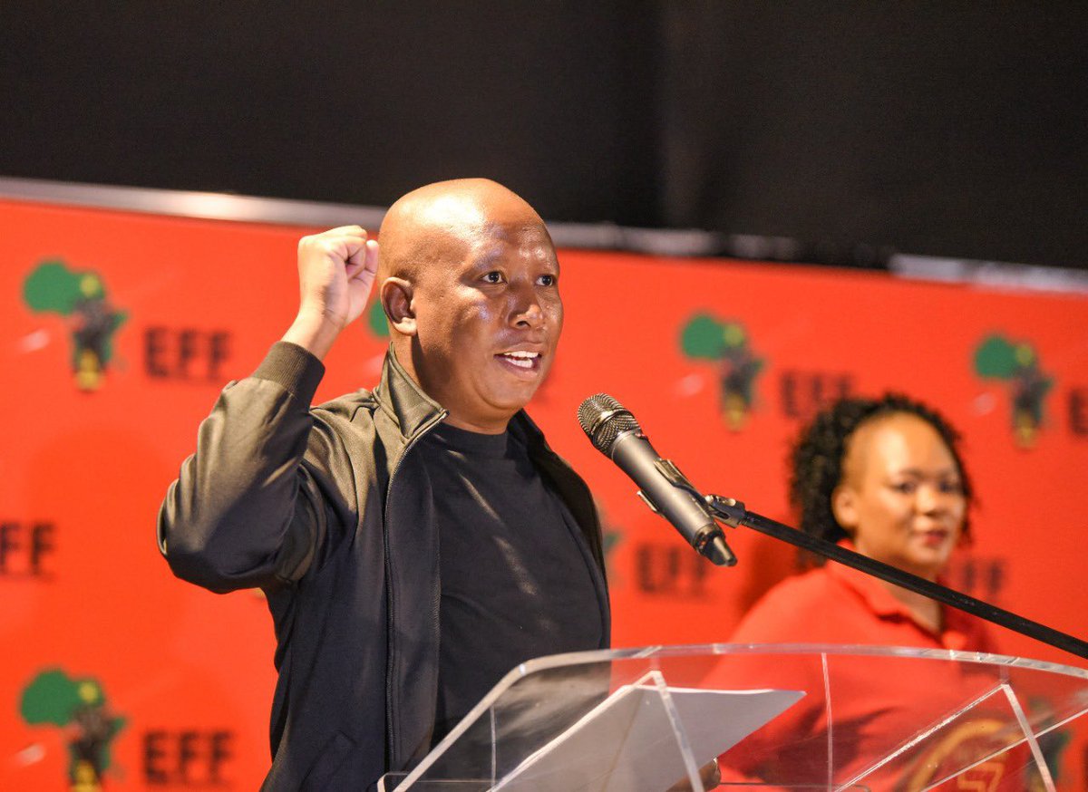 ChrisExcel102's tweet photo. You may not like him 

But Julius Malema will go down as the greatest politician of our generation….🙌🏽 https://t.co/LtMlftFFhQ