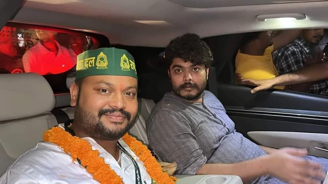 Weindian_90's tweet photo. बेलागंज विधानसभा की महान जनता से जो अपार स्नेह और समर्थन मिला वो शब्दों में बयां नहीं किया जा सकता । अपनों का मोहब्बत है, आशीर्वाद है, लगाव है। https://t.co/efXNLJeae5