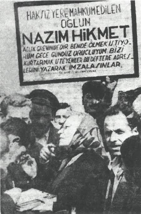 XilourisEfe's tweet photo. Mustafa Kemal, Nazım Hikmet’in hapis atıldığında cumhurbaşlanıydı Nazım’ın annesi Celile Hanım imza topladı, onunla görüşmek istedi. Karşılık vermedi. Nazım’ın hürriyeti çalındı, şimdi ona yazılmış “Yiğidim Aslanım’ı” çalıp Mustafa Kemal’e veriyorlar https://t.co/6sEIbUPaMw