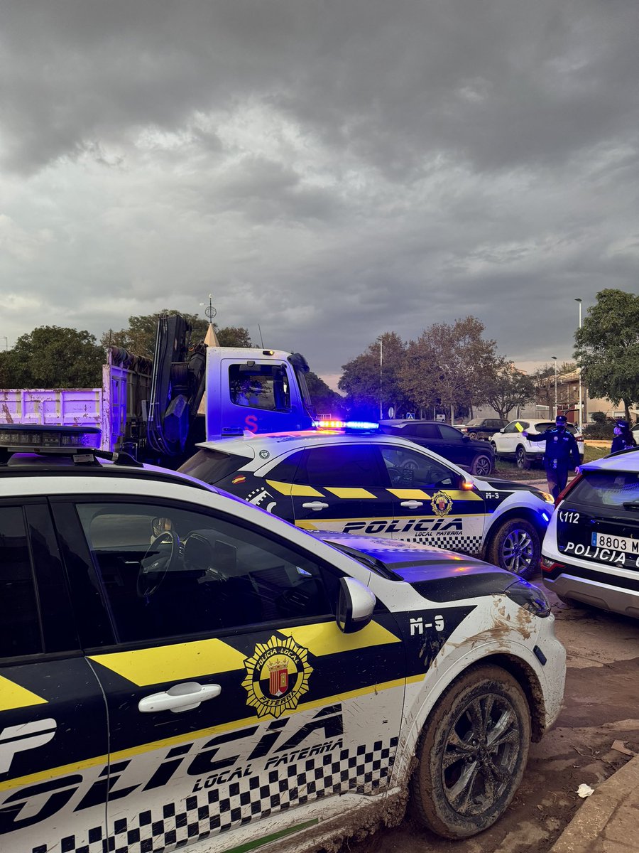 SagredoMarco's tweet photo. Paterna amb Picanya ❤️🩹
Des del principi de tot tenim Policía Local de Paterna voluntaria 24h al municipi picanyer 🚔
#OrgullPaterner 💙❤️💛
09/11/2024 https://t.co/vBVBtBGGtW