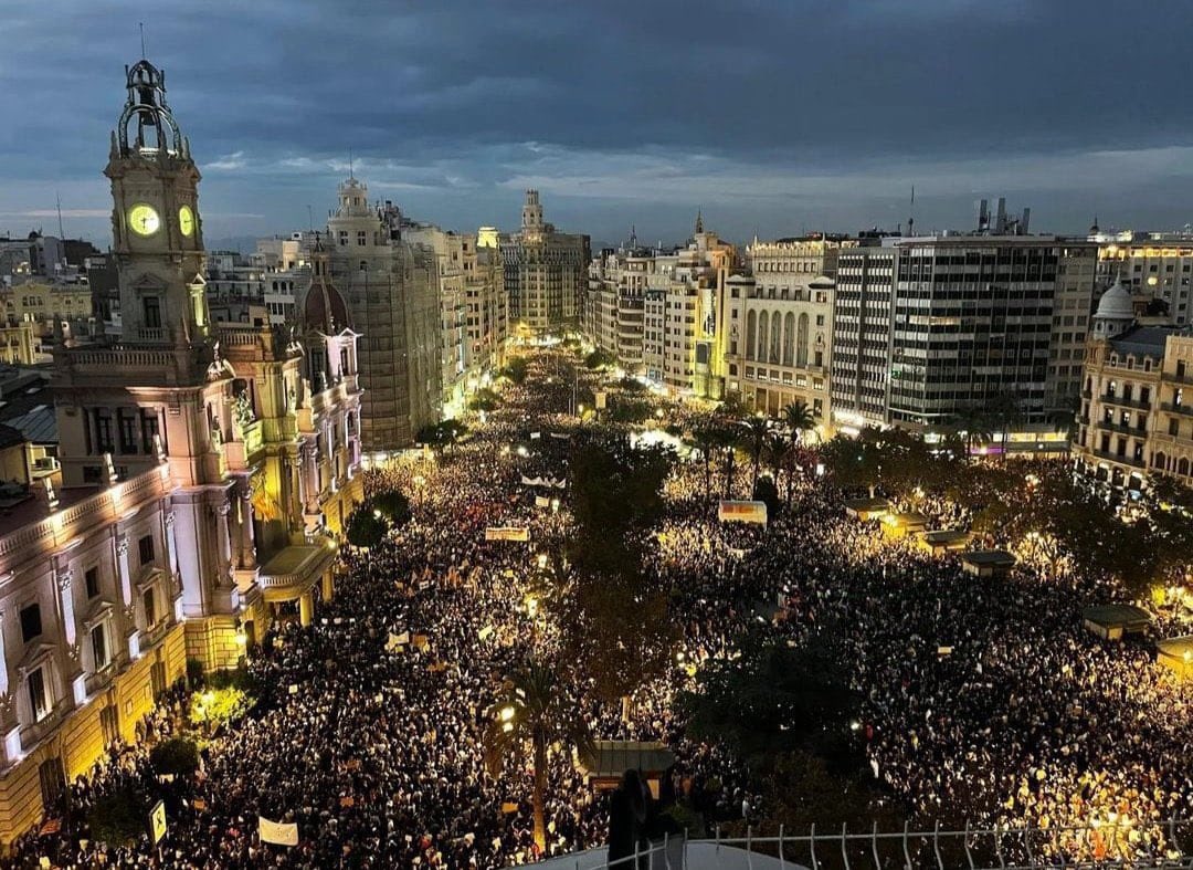 D'allà on renaix de les cendres,
el nostre País Valencià.