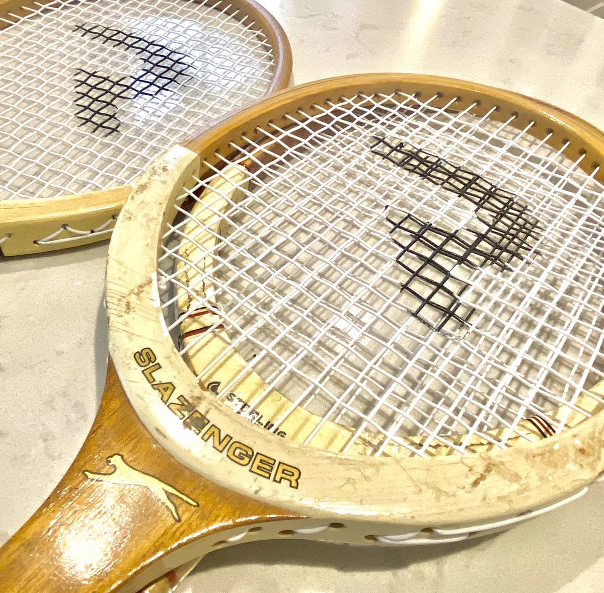 Revolza_com's tweet image. Our specialists just finished stringing vintage wooden rackets 🎾. At Restring, it’s all about honoring the craft and tennis heritage 🛠️🕰️. Follow us to see the results! #Restring #TennisHeritage