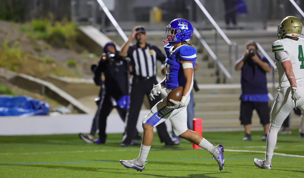 Edgar_Serrano8's tweet photo. Mira Costa vs La Habra Football (CIF-SS Playoff)

For pictures click below:
https://t.co/l2zp4gQkTx

@CIFLACS @CIFSS @LAVarsity @LaHabraFootball @LaHabraHS @LaHabraSports @fjuhsd @LAHABRA_ASB @LHHighlights @LHHighlanders @MiraCostaFB @MiraCostaHigh @MiraCostaHS @JeremySadowski https://t.co/9iMAOJoEeF