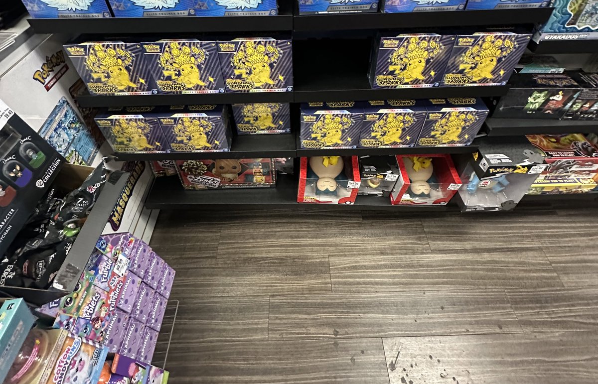 PhilMeetsWorld_'s tweet image. Got a pic of the stock at a different #gamestop had plenty of etb and booster bundles available. Prestige #fatpack and #blasters available as well🤝🫡
