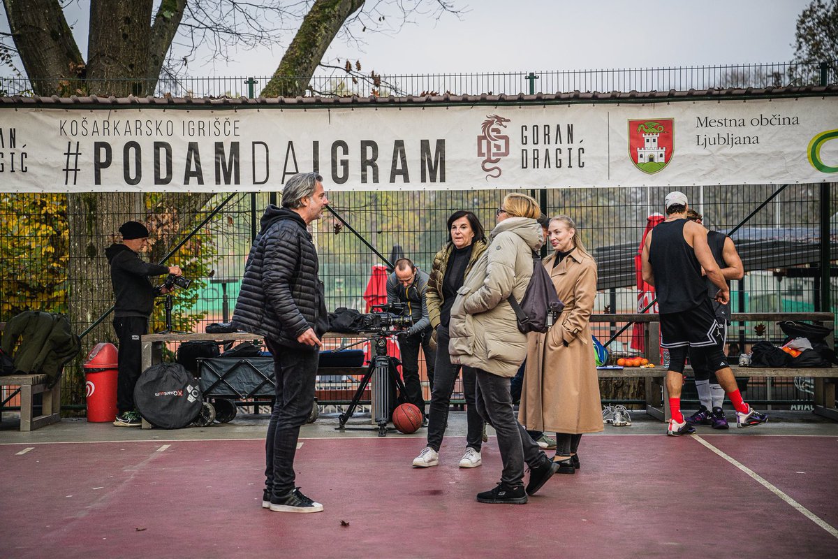 2025Go's tweet image. 𝐁𝐞𝐡𝐢𝐧𝐝 𝐭𝐡𝐞 𝐒𝐜𝐞𝐧𝐞𝐬 𝐰𝐢𝐭𝐡 𝐆𝐨𝐠𝐢 𝐚𝐬 𝐖𝐞 𝐏𝐫𝐞𝐩 𝐟𝐨𝐫 𝐆𝐎! 𝟐𝟎𝟐𝟓! 

The European Capital of Culture isn’t just about arts and culture—it also champions sports initiatives, with a key role played by the Goran Dragić Foundation!
#GoBorderless