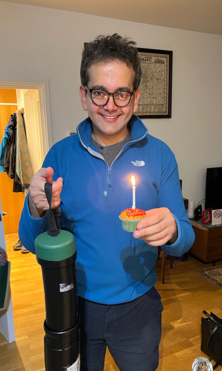 Post on-call, bleary-eyed, early morning start with a B’day cupcake and posters for #ACR24 

Excited to catch up with all friends and colleagues across the pond! 😃👋🏼

#AllAboutBalance 
<a href="/ACRheum/">American College of Rheumatology</a>