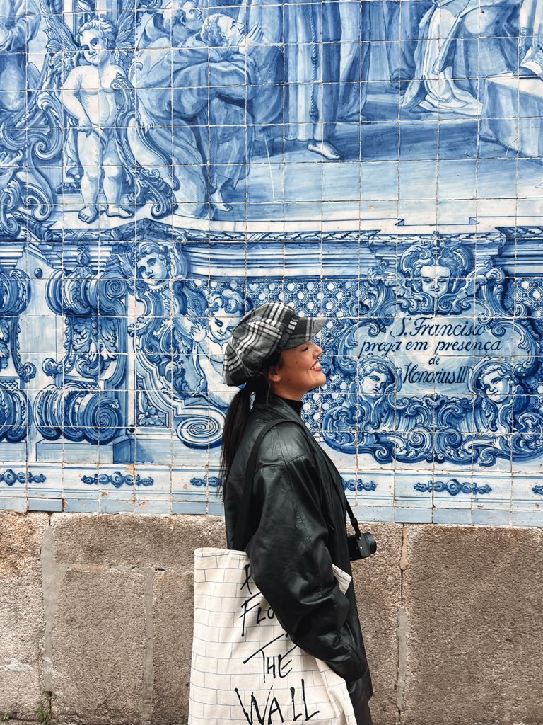 paolarglez's tweet photo. Oporto no es una ciudad, es una ilusión.
Inspira Literatura.
Tiene la elegancia añeja de las ciudades europeas que valen la pena.
Oporto y un río que quiere ser mar. https://t.co/F841hT1Ms1