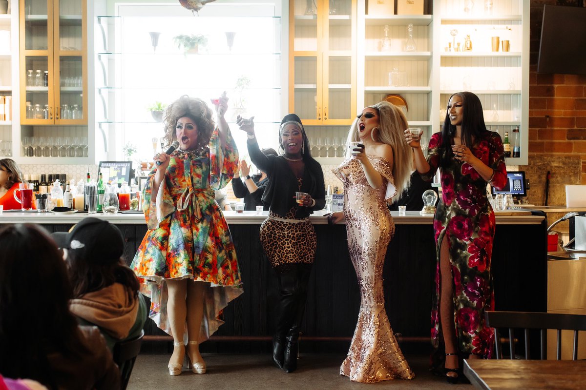 TheLynhall's tweet photo. 🎉 Get your tickets to our next Drag Brunch on Sunday, November 24th with @allvibezllc!

Get your tickets now at https://t.co/6C8JuZNK1b https://t.co/ZOHDzrLf8H