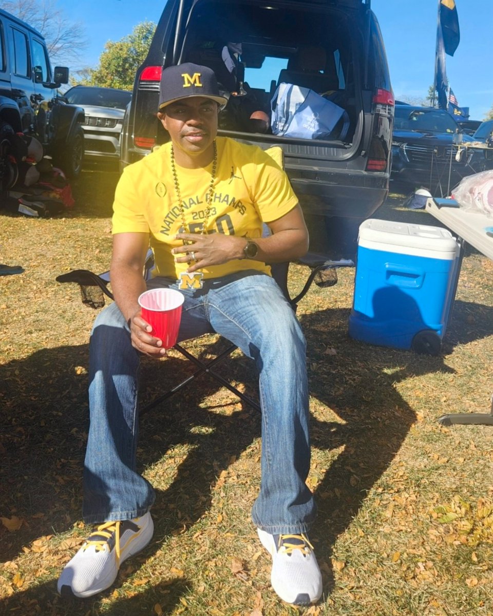 iamDCdamon's tweet photo. Missing A^2 #aboutaweekago
〽️ GO BLUE! https://t.co/UqPAFWs2il
