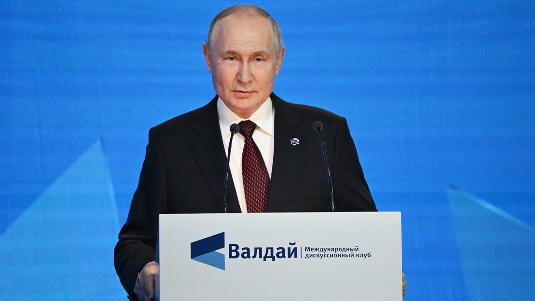 🗣️🇷🇺Putin: Ha llegado una era de cambios cardinales y revolucionarios.

En cierto sentido, se acerca el momento de la verdad. 

La vieja estructura del mundo ha desaparecido irrevocablemente, se podría decir que ya ha desaparecido. Y se está desarrollando una lucha seria e