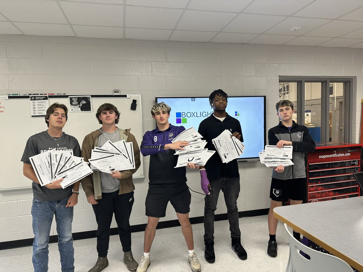 hassell_joey's tweet photo. It was an another productive week for @MilanCTE. Our students earned @TNedu valued & preferred industry credentials through #NC3 @Snapon_Tools Precision Measurement Instruments, @iCEVonline @Elanco vet medical apps, & @iCEVonline @BASF plant science. #apathandaplan 💜 https://t.co/HConSh7ynO
