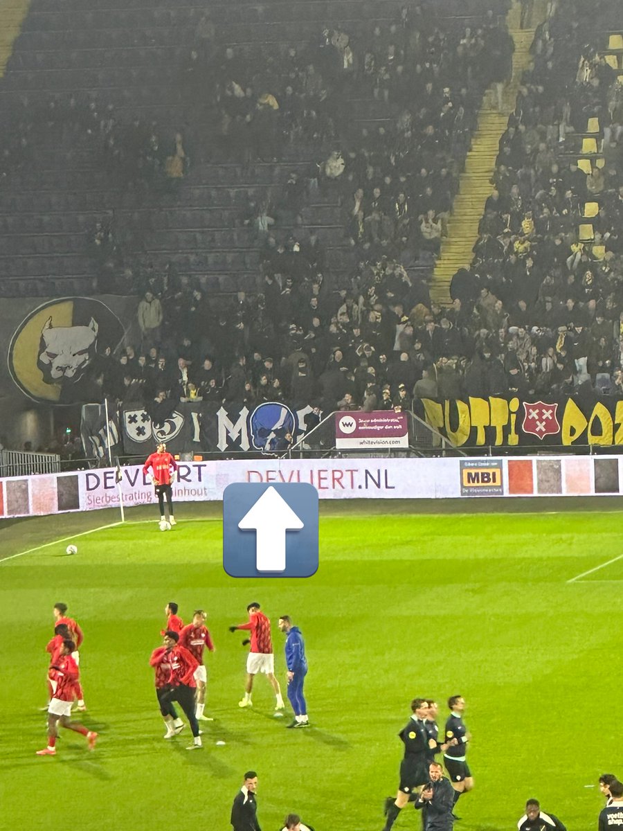 Puur uit benieuwdheid: 
Weet iemand waar dit spandoek voor staat / van is? 
#NACpraat