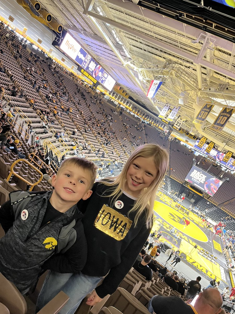 marolf33's tweet photo. First home dual of the season!  #FightForIowa https://t.co/UwRVVGhCSw