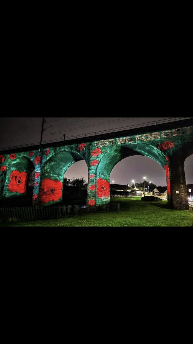 colzo72's tweet photo. Airdrie viaduct looking good tonight https://t.co/EVisWRdqXS