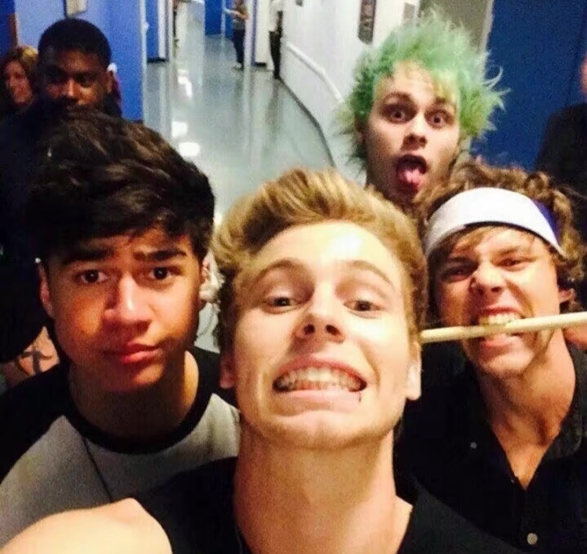 lukesplaceinme's tweet photo. i miss their goofy ass selfies so bad i need them back right now https://t.co/eRI5OthK3X