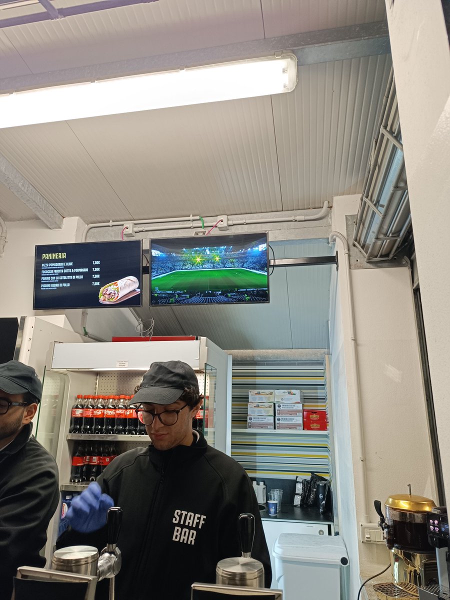 Cením živý přenos ve stánku. 
Forza Juve ⚫⚪