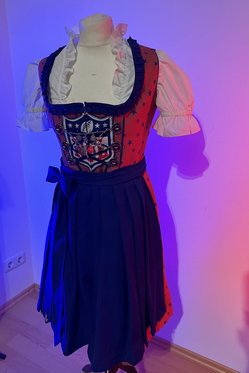 Morgen ist das #NFLMunichGame und mein Outfit für die <a href="/RTL_Sport/">RTL Sport</a> Watch Party ist Ready! 

🏈Gameday Dirndl FTW 🏈
<a href="/NFLDeutschland/">NFL Deutschland</a> #rtlnfl
