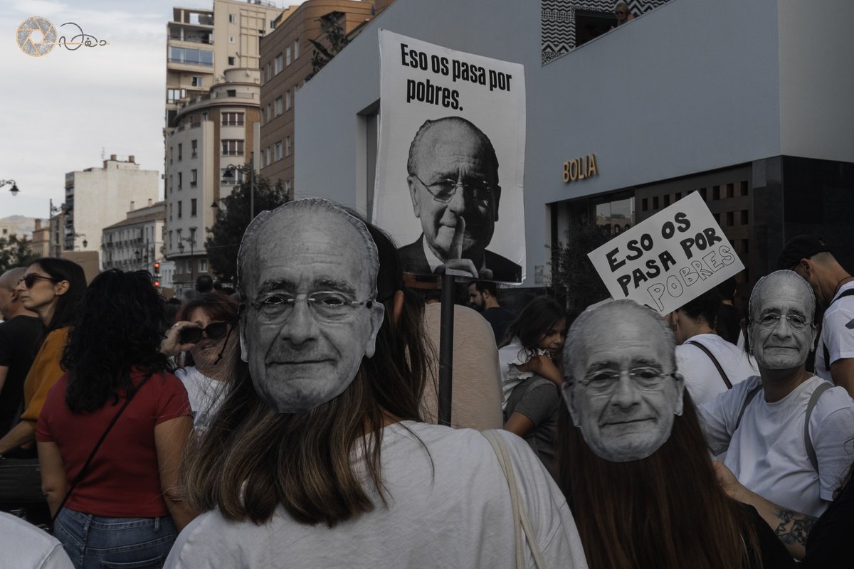 #Malaga❤️ #09N💪 Mas 30.000 malagueñ<a href="/s/">『S』</a> se manifiestan por una ciudad para vivir, no para sobrevivir.
En contra la política de Paco, basada en el cemento y la falta de empatía hacia los malagueños y malagueñas.