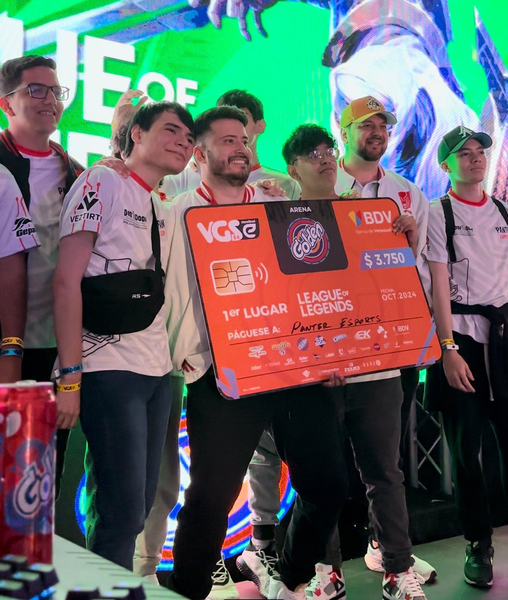 akilmaxx's tweet photo. lo conseguimos, Hemos conquistado todo lo que nos propusimos. Este triunfo es de todos los que formamos parte de esta gran familia @panteresports @arenapanter A celebrar! #campeones https://t.co/wAW9LCvgrw