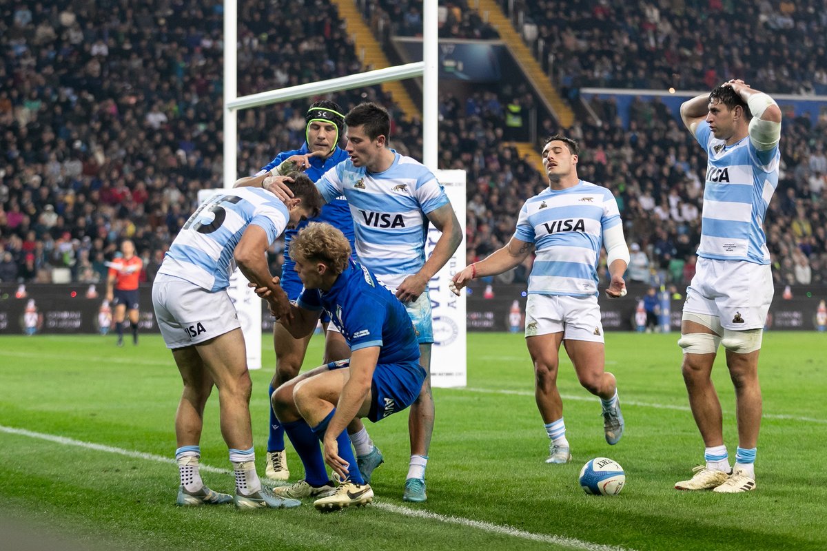 aplenorugby's tweet photo. #TestMatch #ITAvARG ¡Mallía implacable! El fullback se lució con una genialidad que pone a Los Pumas en ventaja.
Mirá el video acá: https://t.co/PjB8PFE4Hg https://t.co/83mSURd84e