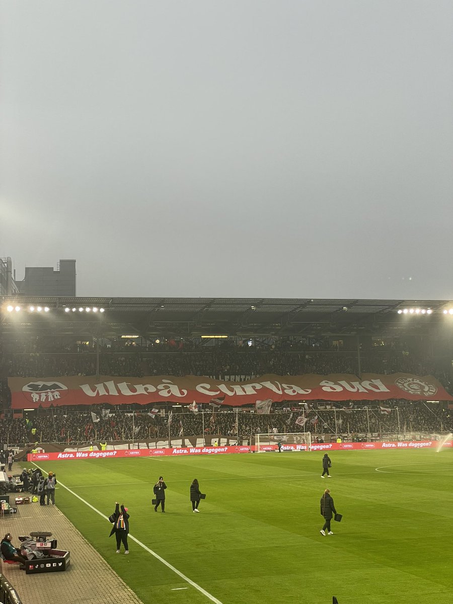 nudiscowilli's tweet photo. #millerntor #fcsp https://t.co/SiEwXndNsq