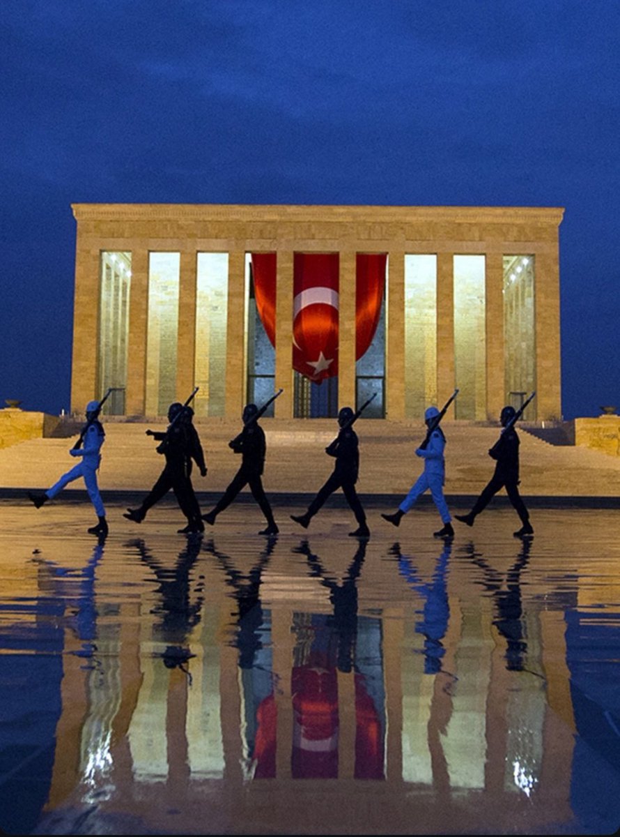 Susulur bazen.Saygıyla,minnetle,özlemle.