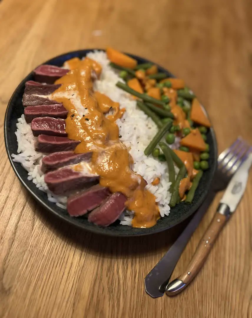 farmnetz's tweet photo. [RECETTE] "Curry de Bœuf Thaï!" par @Ewenn35 

Notre talentueuse Julie partage sa avec nous un mélange de bœuf de Limousine, légumes croquants et curry Panang crémeux. C'est un voyage gustatif assuré!

https://t.co/hCoYiVaiL2

#CuisineThaï #RecetteDuJour #FarmNetz 🍚✨ https://t.co/3kMZfYVSu8