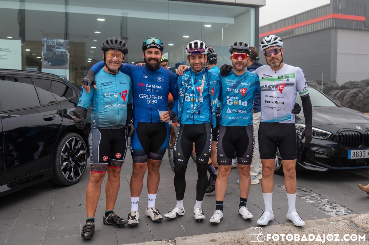 kazajoz's tweet image. Hoy tocaba Social Ride KZJ para cerrar y celebrar una temporada de ensueño 🤩🇰🇿📈

Orgullosos de compartir kms con ciclistas venidos de toda Extremadura 🩵🩵