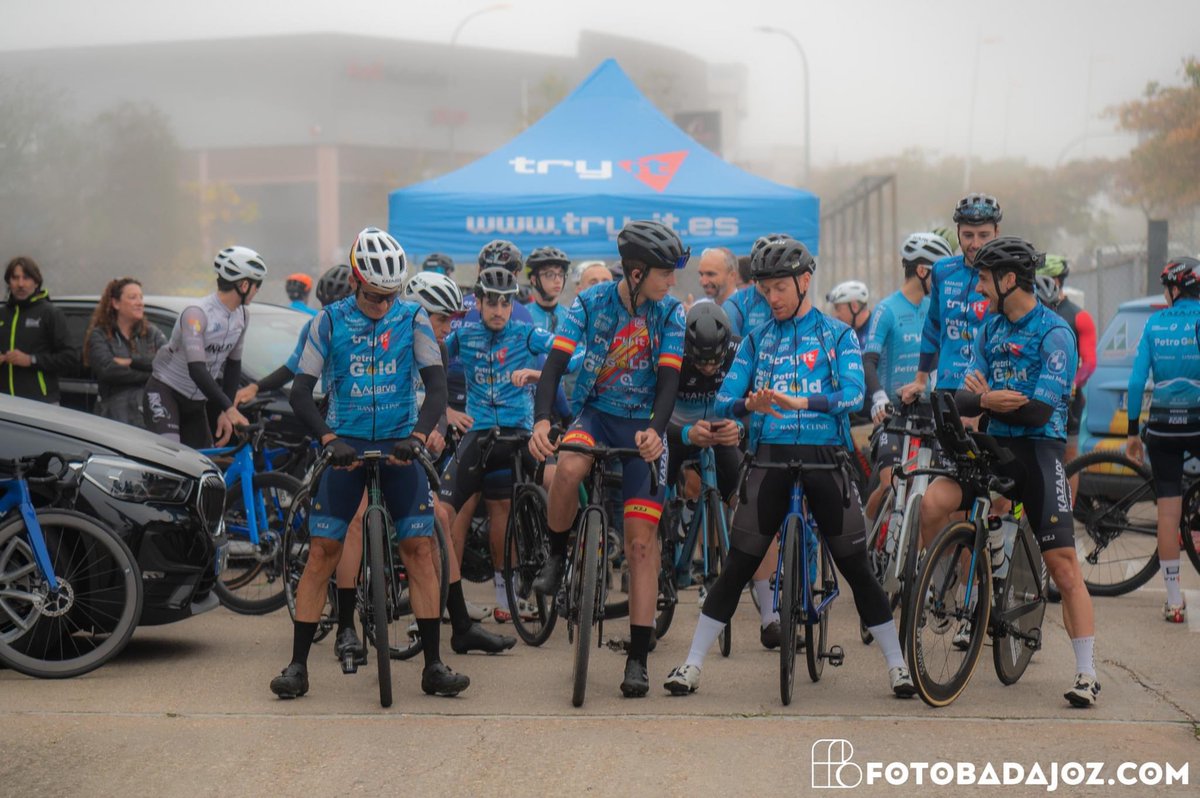 kazajoz's tweet image. Hoy tocaba Social Ride KZJ para cerrar y celebrar una temporada de ensueño 🤩🇰🇿📈

Orgullosos de compartir kms con ciclistas venidos de toda Extremadura 🩵🩵