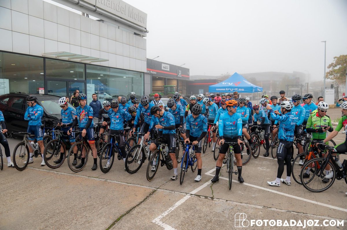 kazajoz's tweet image. Hoy tocaba Social Ride KZJ para cerrar y celebrar una temporada de ensueño 🤩🇰🇿📈

Orgullosos de compartir kms con ciclistas venidos de toda Extremadura 🩵🩵