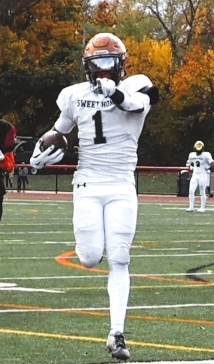 Records being broken by this young man at WR ⁦<a href="/showtime_nii/">Niear Patterson</a>⁩ 

1st place all time at SH with 964 yards receiving this year 

1st place all time with 14 receiving TDs this year

4.38 40 yard dash 
⁦<a href="/SHCSDAthletics/">Sweet Home Athletics</a>⁩ ⁦<a href="/bufnewspreptalk/">BuffaloNewsPrepTalk</a>⁩ ⁦<a href="/CoachPickOC/">Coach Ray Pickering</a>⁩