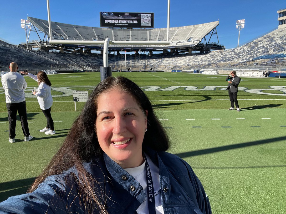 SusanLechtanski's tweet photo. It’s a gorgeous day for some football despite the White Out conditions! Go @PennStateFball! Beat @UW_Football! 💙🏈💙 https://t.co/gYq79xgjmV