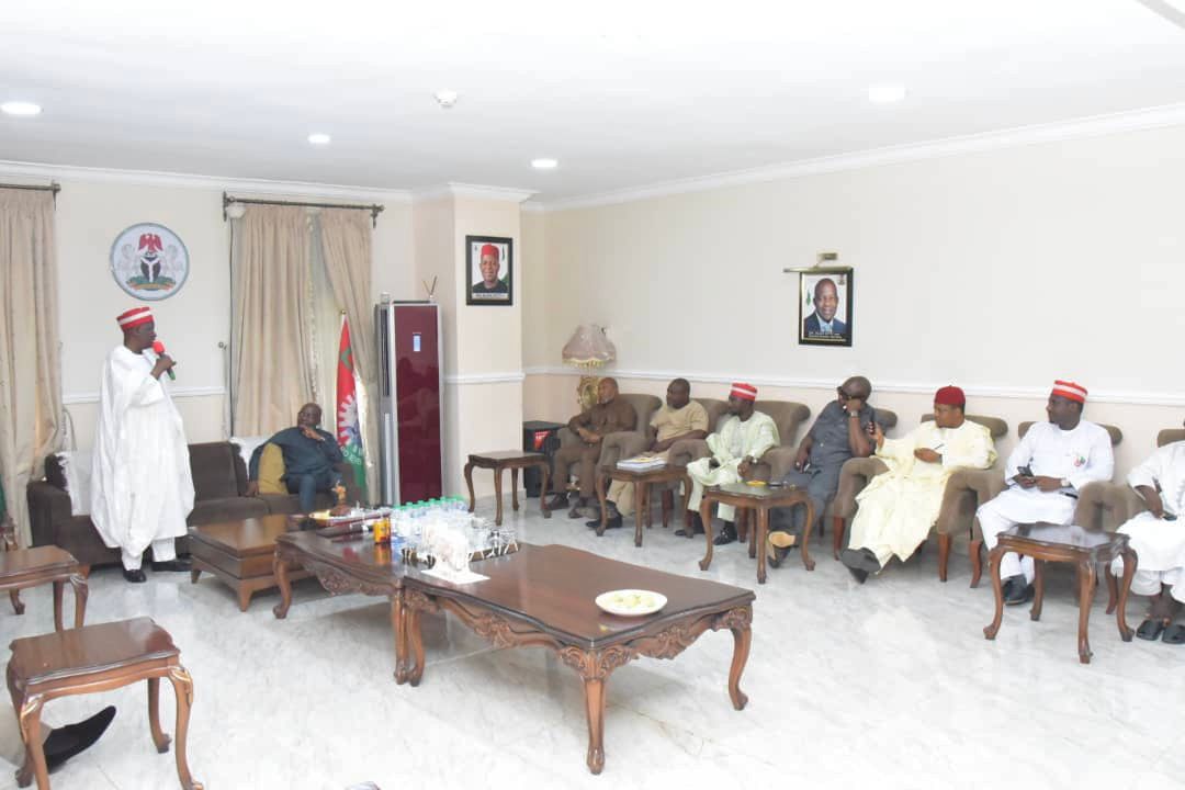 IhediPascal's tweet photo. Governor Otti honored Senator Kwankwaso with an award, recognizing his significant contributions to society during and beyond his tenure. The meeting was also attended by Hon. Asiwaju Mashood Shittu National Coordinator of the Kwankwaso National Network.
https://t.co/5BfjcclL6e https://t.co/XzJE0zd3JZ