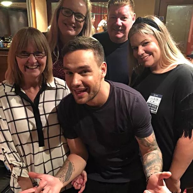 valentinaurzu19's tweet photo. Those people messed with the wrong people, with the wrong fans, they don't know what we are capable of defending someone we admire and love.❤️🩹🤍🪽♥️❤️🫶🏻 #HonoringLiam #LiamsLaw #LiamPayne #OneDirection #liamstans #Directioners https://t.co/zVdY0BLT2A