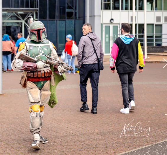 FFComicCon's tweet photo. Corporate would like you to find the difference in these two images please😌
Amazing photo with thanks to @nate_cleary 😁
#acmecomiccon #forthefans #starwarsmemes https://t.co/giB7yWcTxP