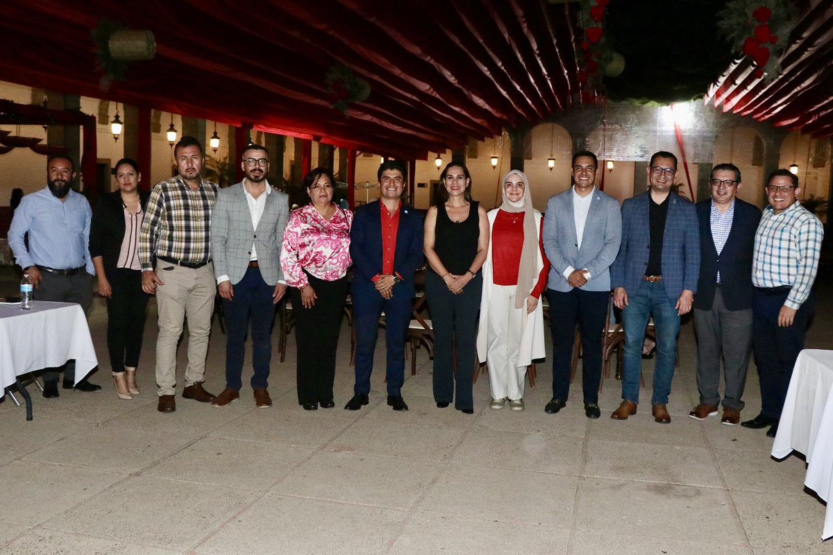 LorenaAlfaroG's tweet photo. ¡Más fresas que nunca! 🍓

Te esperamos en el Festival de la Fresa de Irapuato, donde encontrarás una explosión de sabores, moda, arte, música y la Caravana de Emprendedores. ¡No te lo pierdas y vive un fin de semana lleno de sorpresas en el corazón de la ciudad! 📍❤️ https://t.co/o2SK2jXOSA