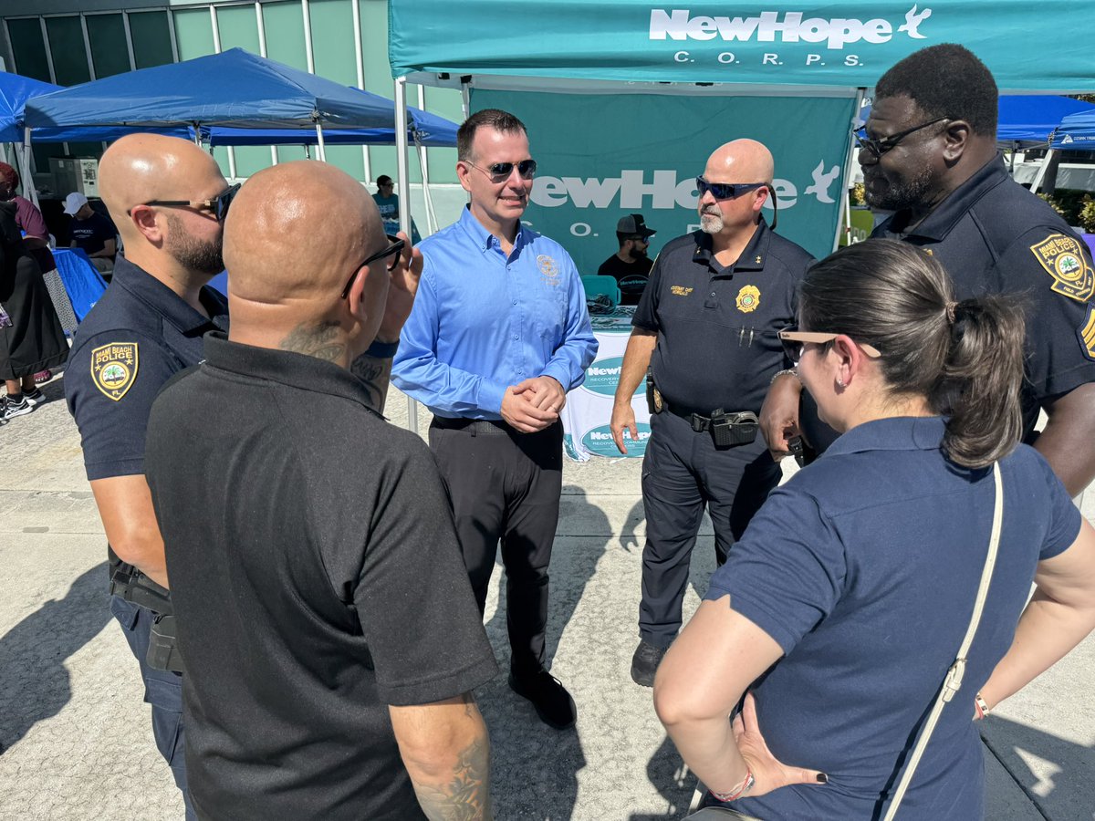 MiamiBeachNews's tweet photo. Today we hosted a Homeless Resource Fair at @MiamiBeachPD Headquarters to offer employment assistance and other essential services to those in need. Special thanks to our Office of Housing and Community Services and all of the partner organizations who attended. #MBCares https://t.co/ZwW9dgnAxu