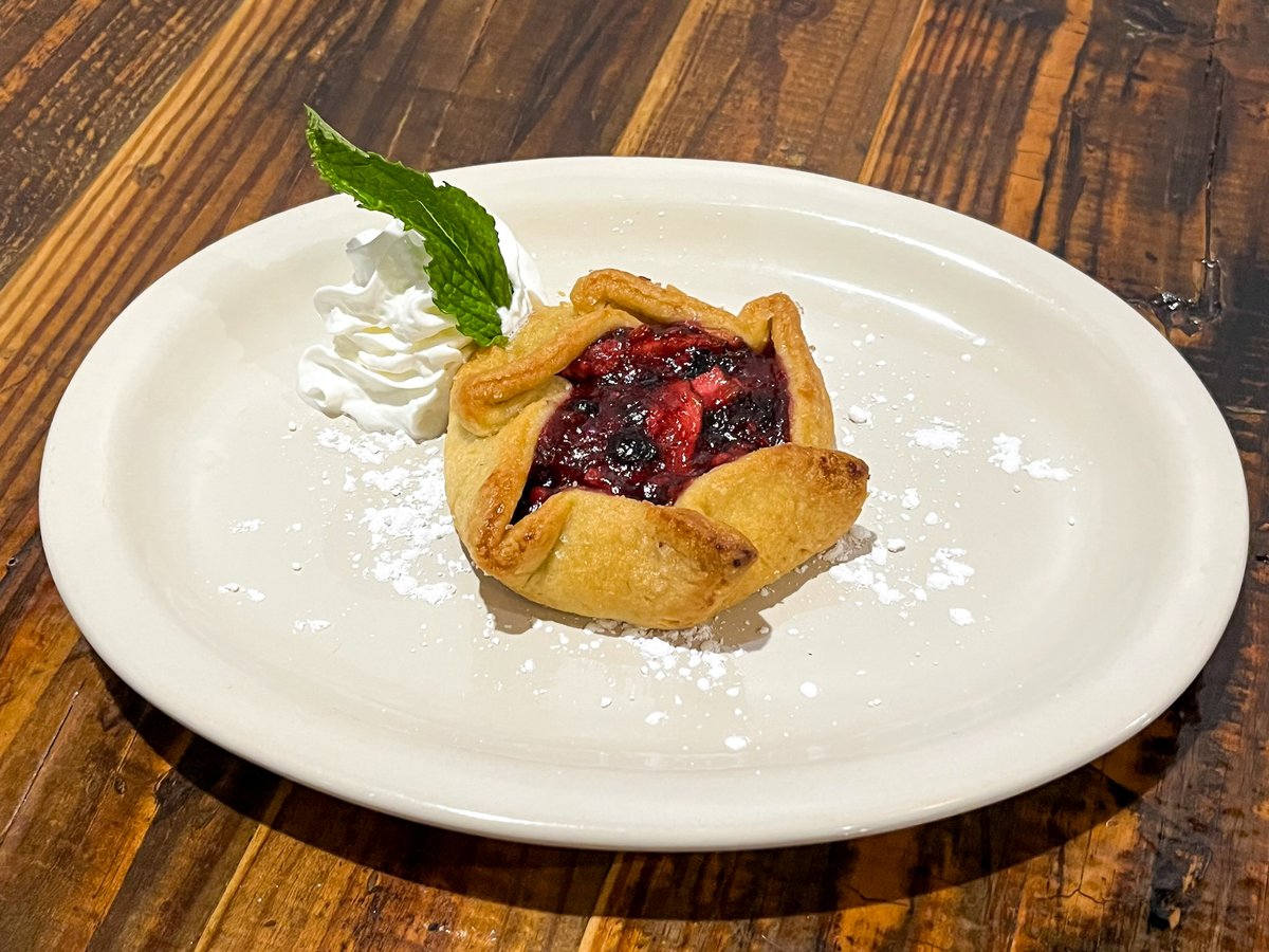 🍓 Got a Sweet Tooth? 🍰

Swing by MoonRunners South Garner tonight for our delicious Mixed Berry Tart! Made with strawberries, blackberries, raspberries, and a flaky pie crust – it’s the perfect treat for $8! 

 #northcarolina #supportlocals #moonshine #moonrunners #garnernc